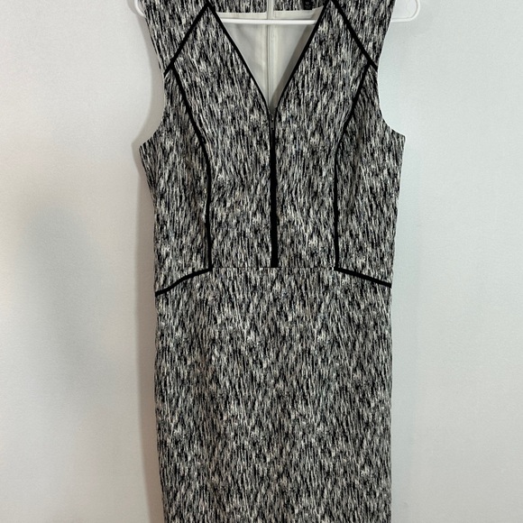 Banana Republic Dresses & Skirts - Banana Republic Gray and Black Sheath Midi Dress V-Neck Sleeveless